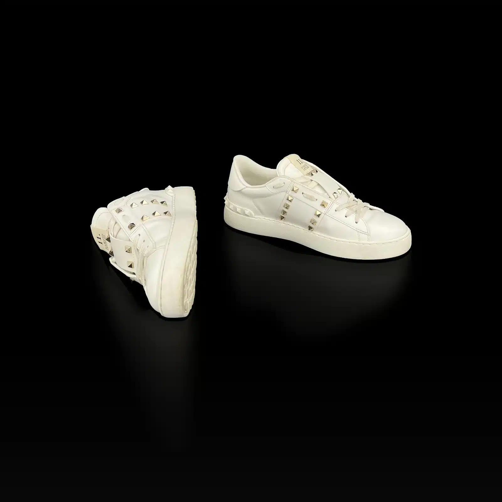 Baskets Valentino Rockstud Untitled blanches, vue de la bride cloutée et du profil