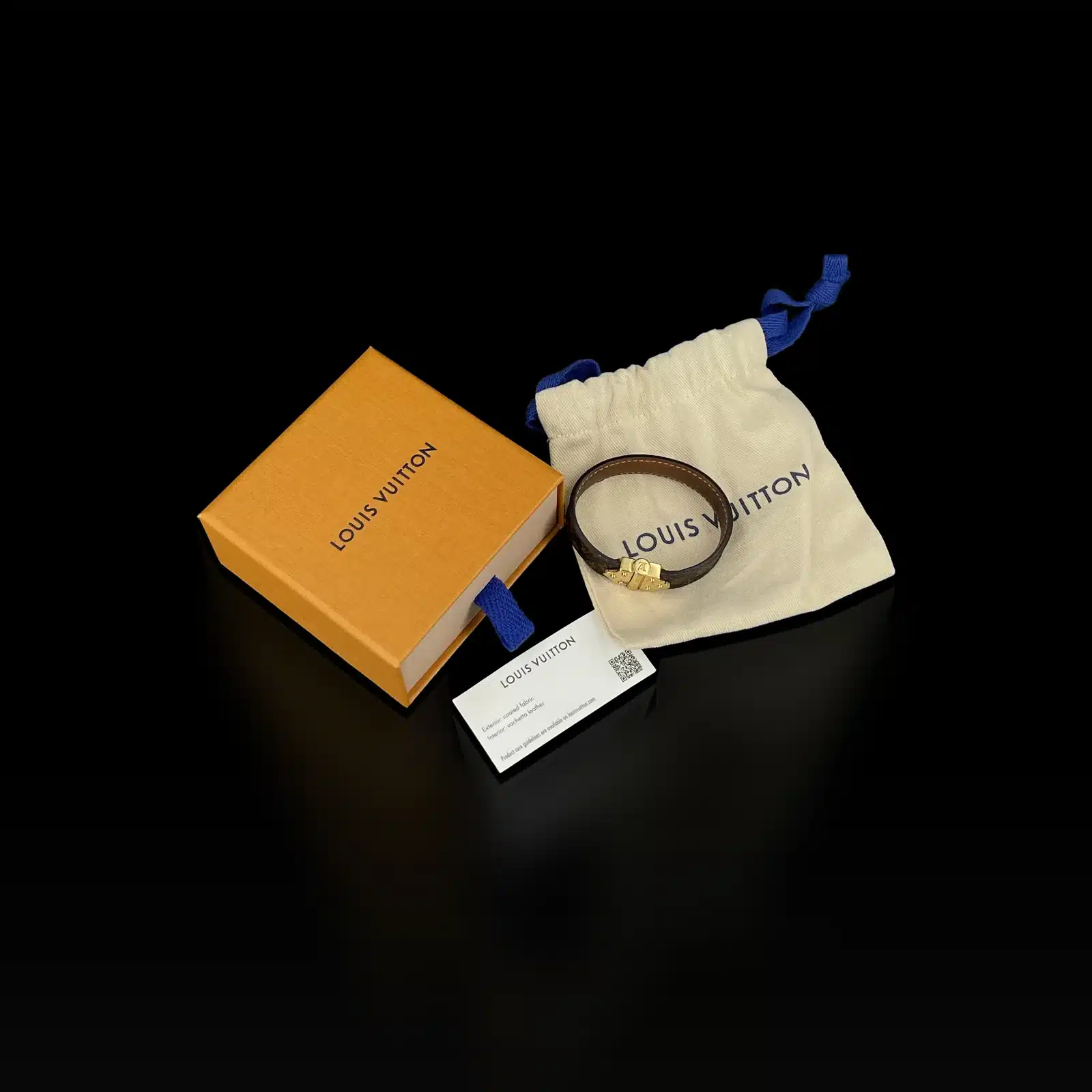 Bracelet Louis Vuitton Nano Monogram avec sa boîte, sa pochette et sa carte d'entretien, sur fond noir
