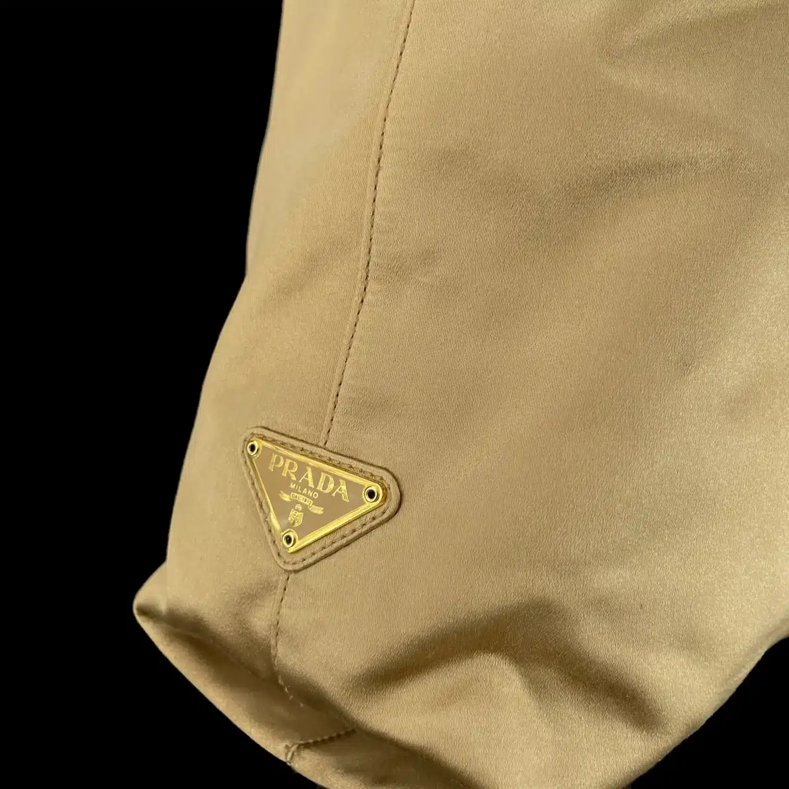 Cabas Prada en Satin Doré à Chaîne – Large