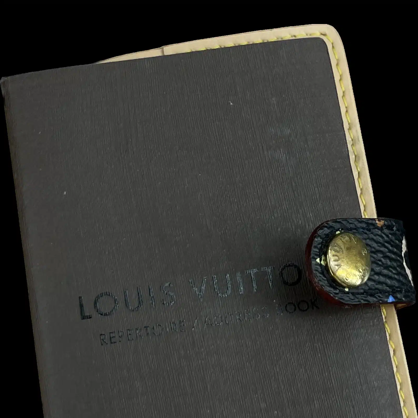 Intérieur du Carnet de Bal Louis Vuitton avec sa recharge répertoire