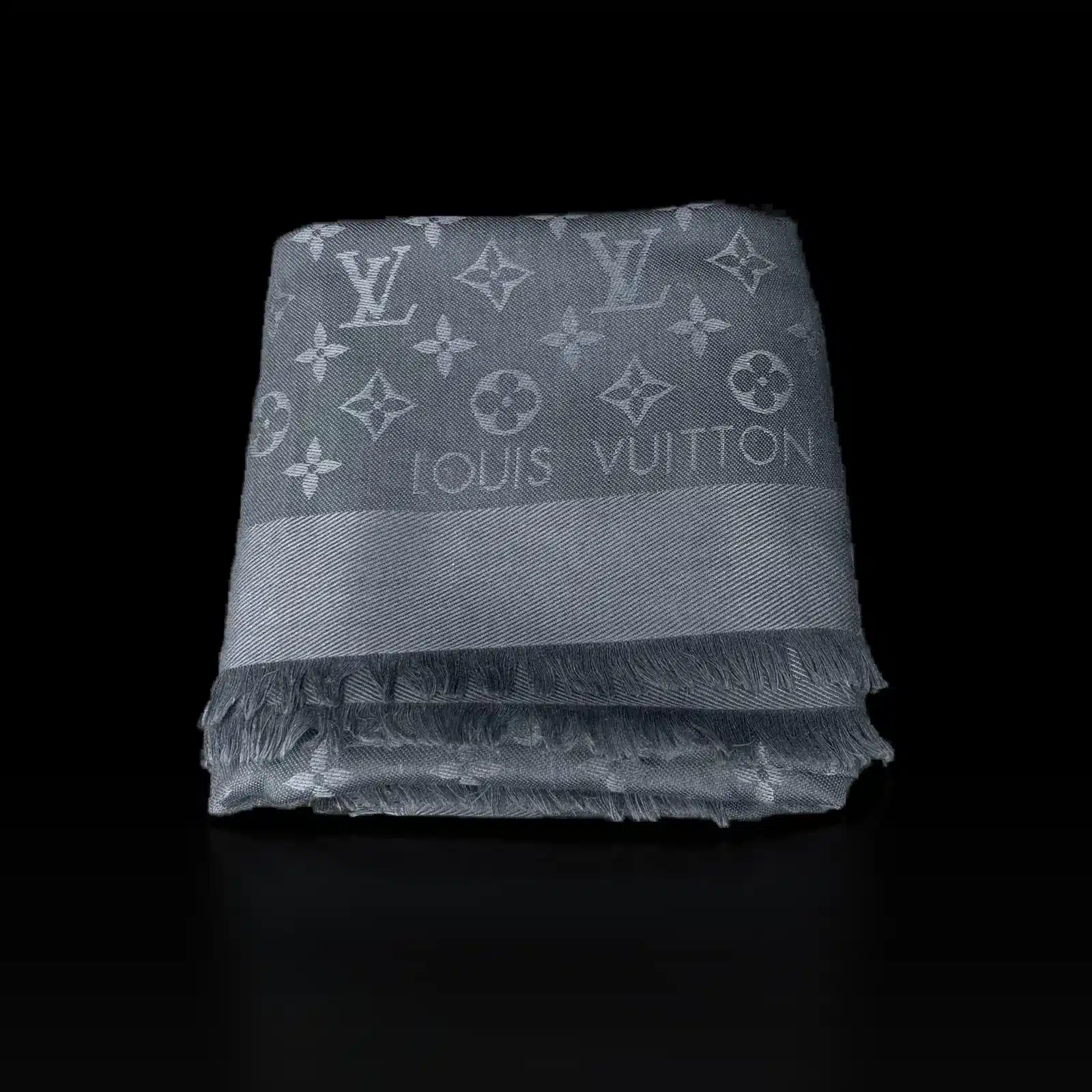 Châle Louis Vuitton Monogram gris plié avec signature Louis Vuitton