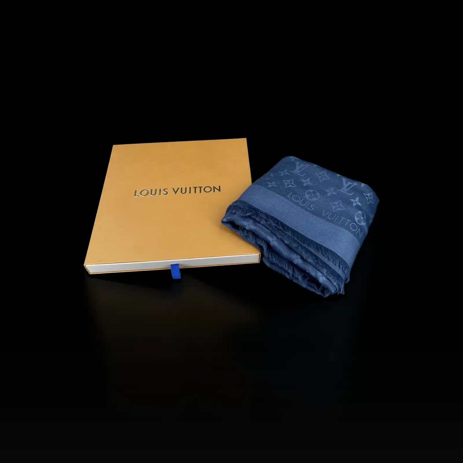 Châle Louis Vuitton Monogram gris avec sa boîte orange Louis Vuitton