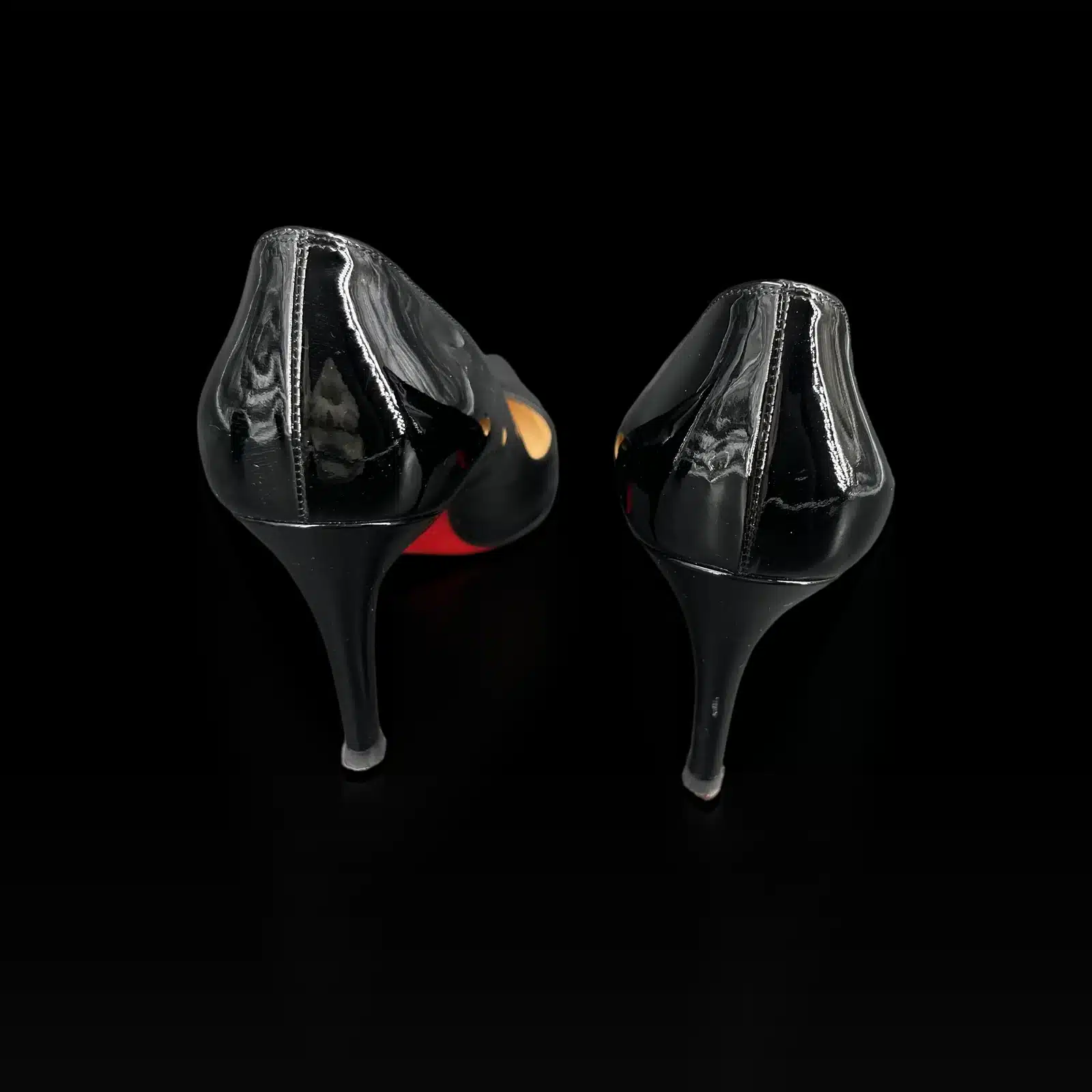 Talons aiguilles des escarpins Christian Louboutin Pigalle 100, vue arrière