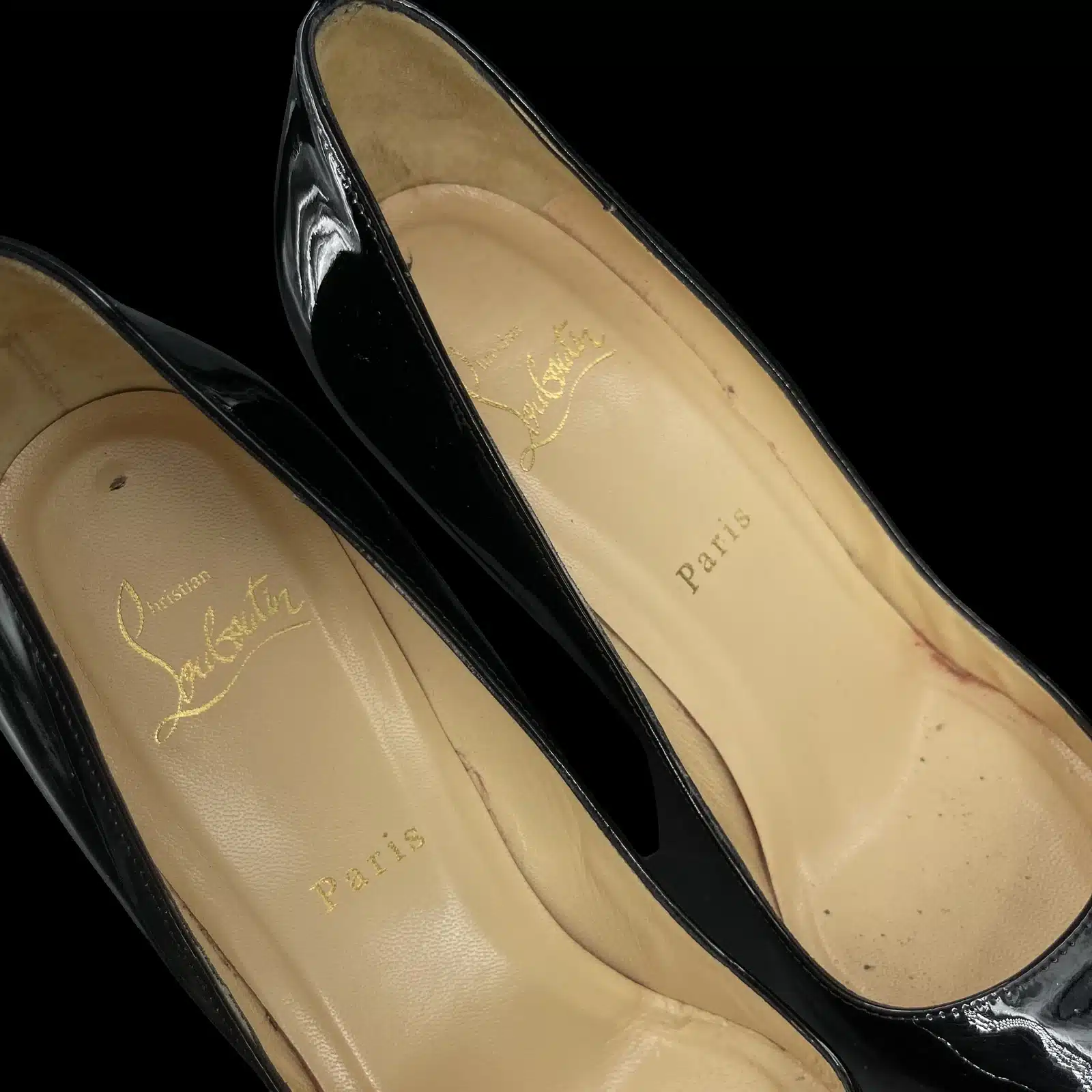 Premières de propreté des escarpins Christian Louboutin Pigalle 100 avec logo doré
