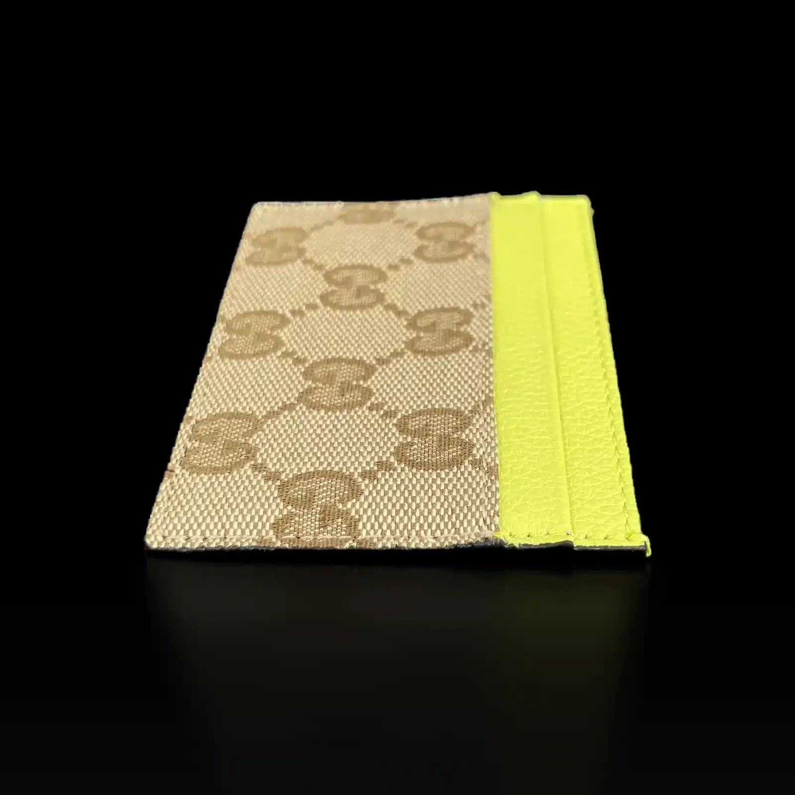 Tarjetero Gucci GG de lona beige y piel amarillo flúor – 5