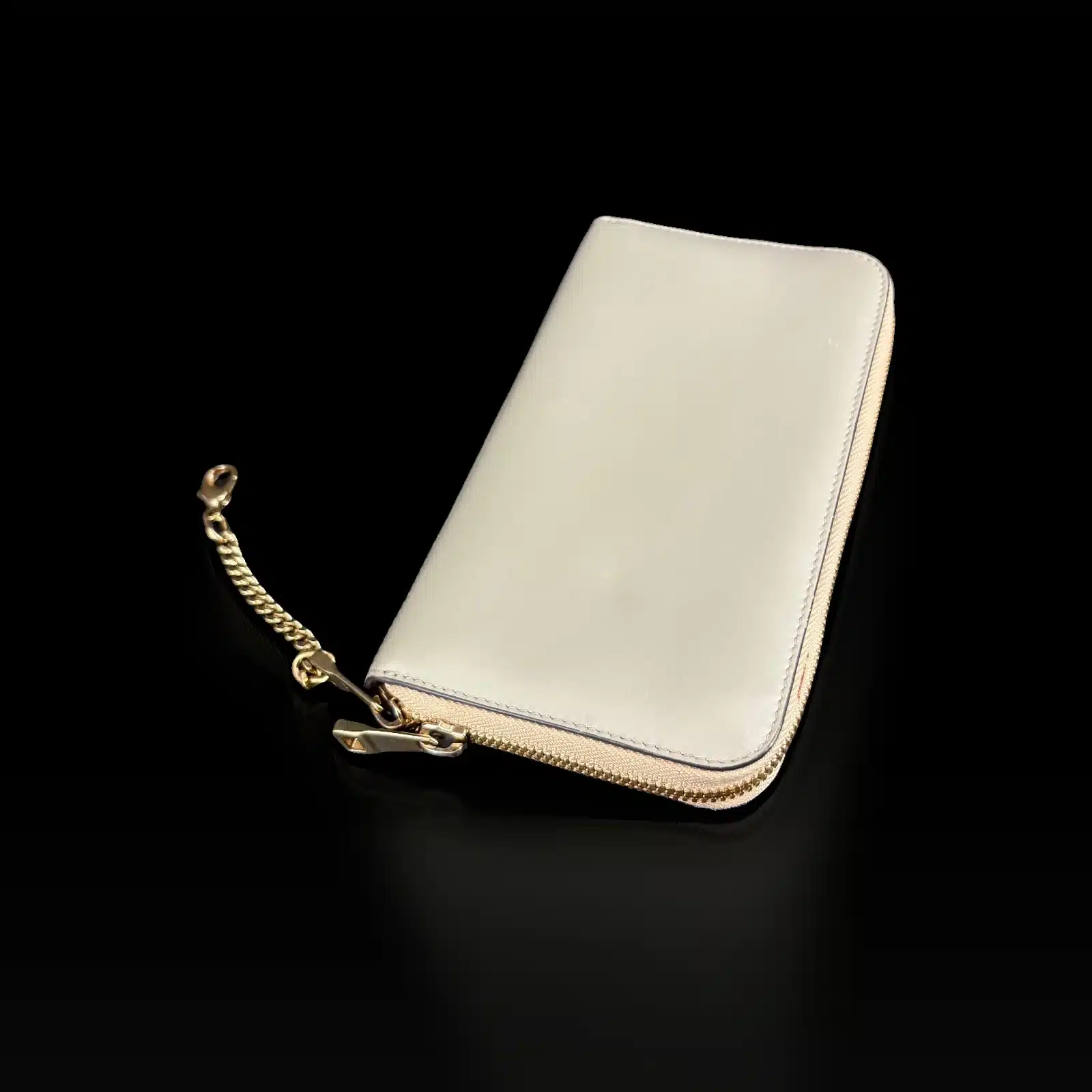 Face beige du portefeuille Chloé zippé, vue de trois quarts