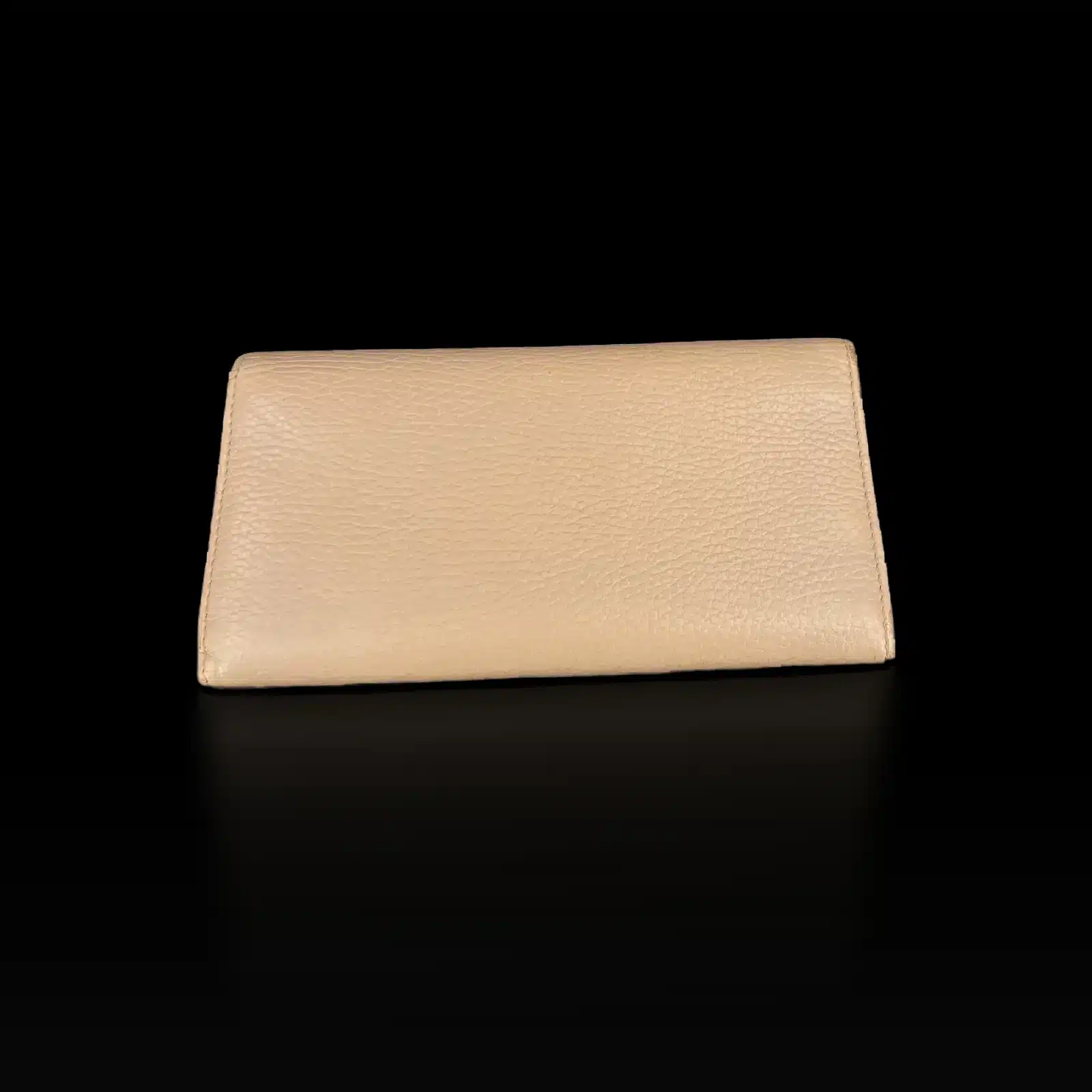 Back of the Gucci Petite Marmont wallet in light pink grained leather