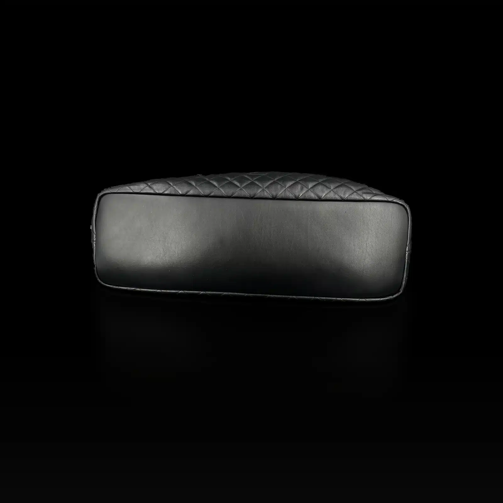 Dessous en cuir lisse noir du sac Saint Laurent ES Giant