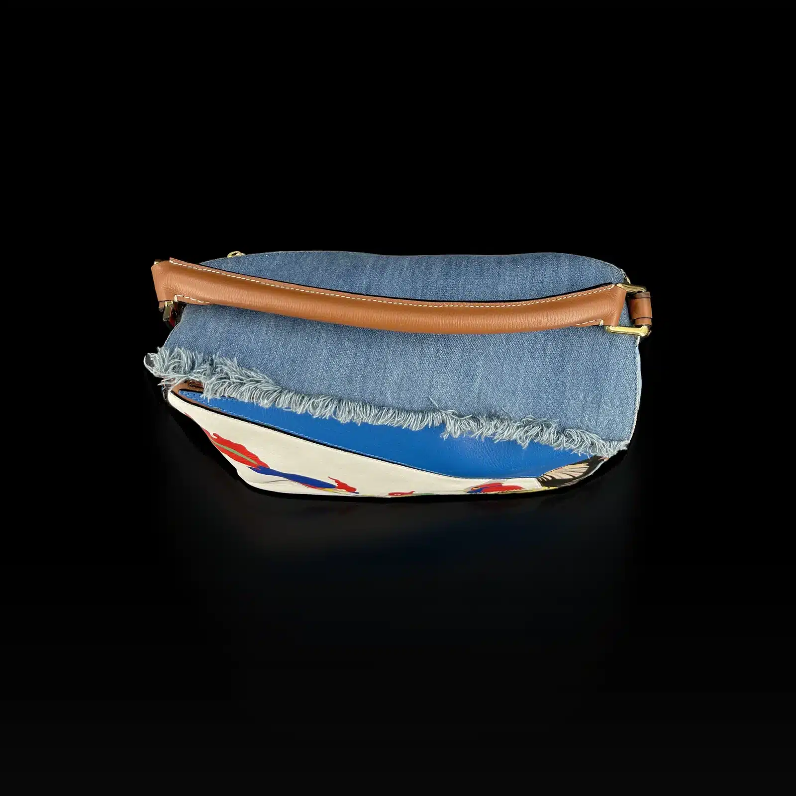 Sac Loewe Puzzle Paula's Ibiza vu de dessus, poignée en cuir marron et denim frangé