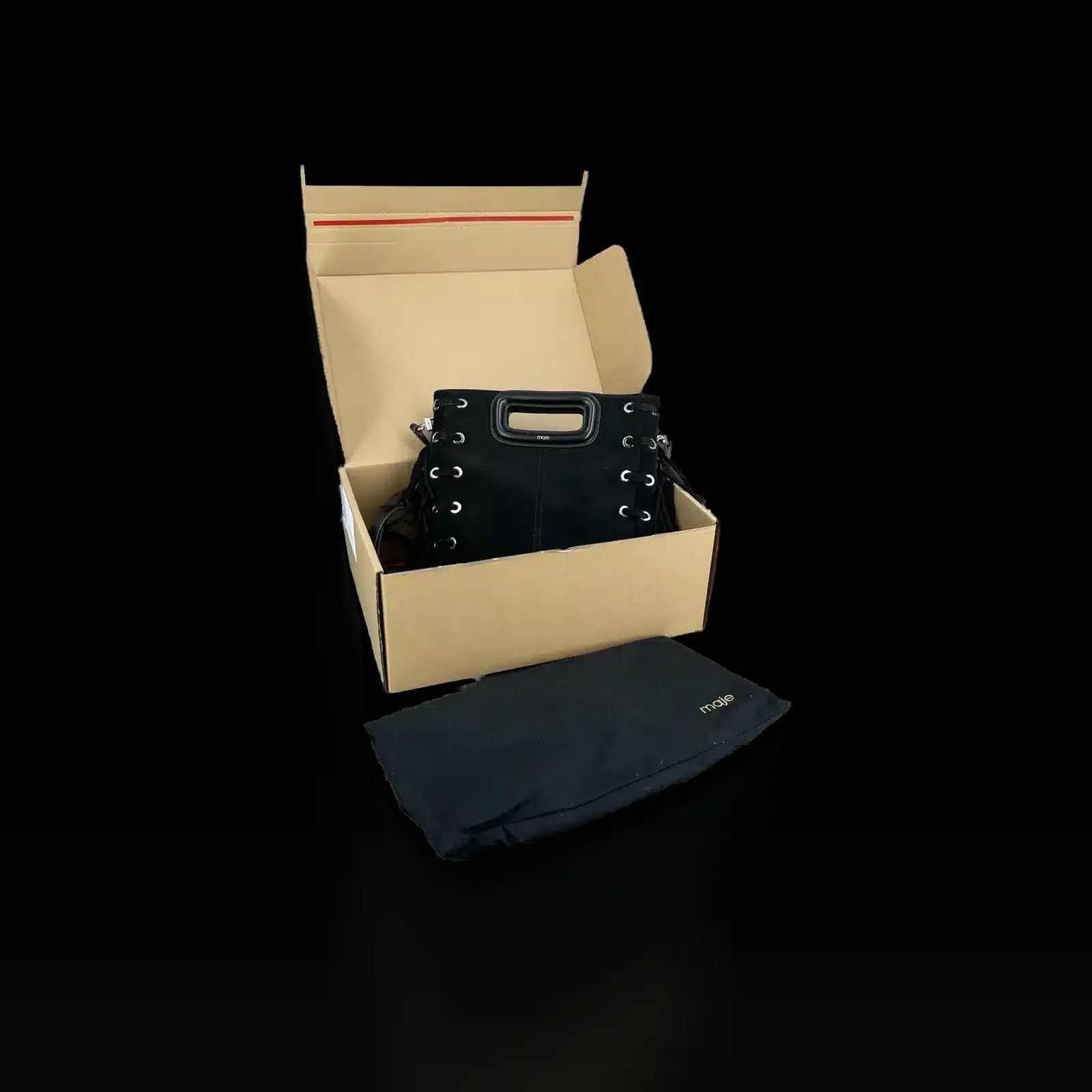 Sac Maje M noir à franges présenté avec sa pochette de protection Maje