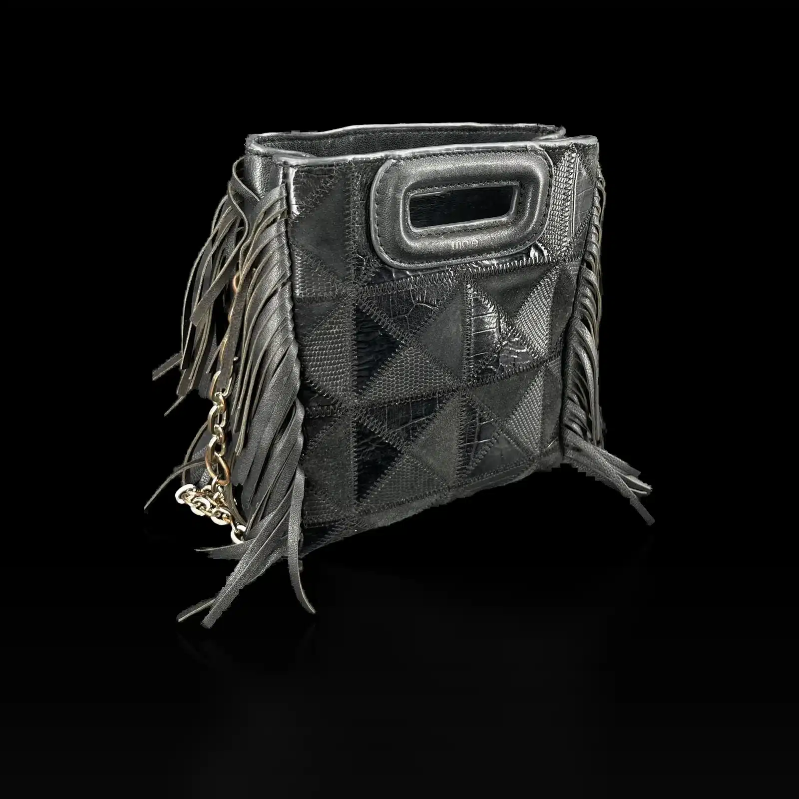 Sac Maje M Mini noir à franges vu de trois quarts avec sa chaîne
