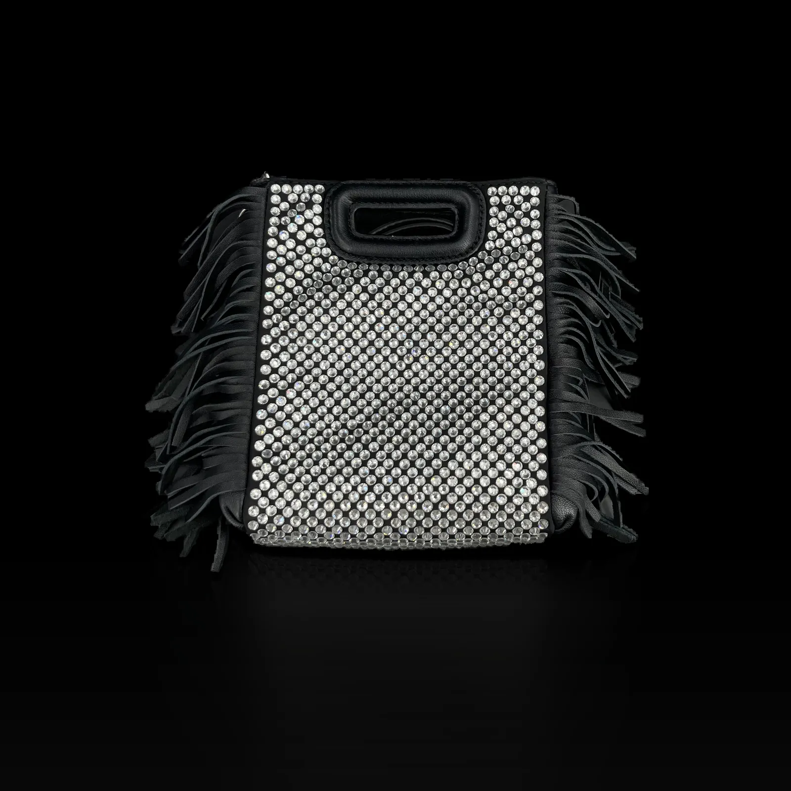 Sac Maje M Mini noir entièrement recouvert de strass, vue de face à plat