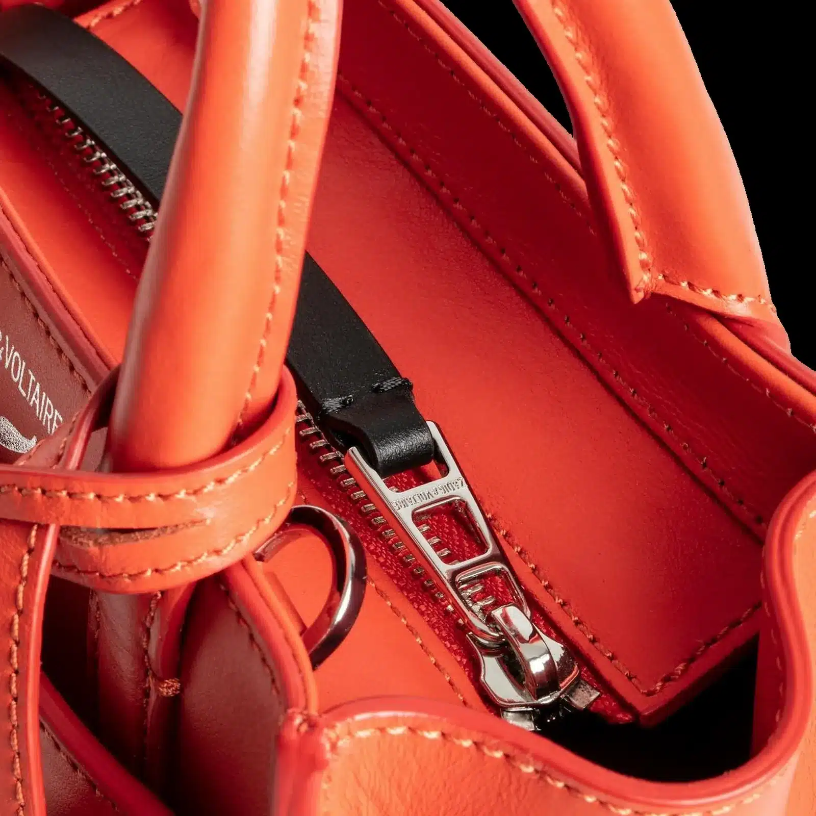 Intérieur zippé du sac Zadig & Voltaire Candide Nano orange, détail de la tirette argentée