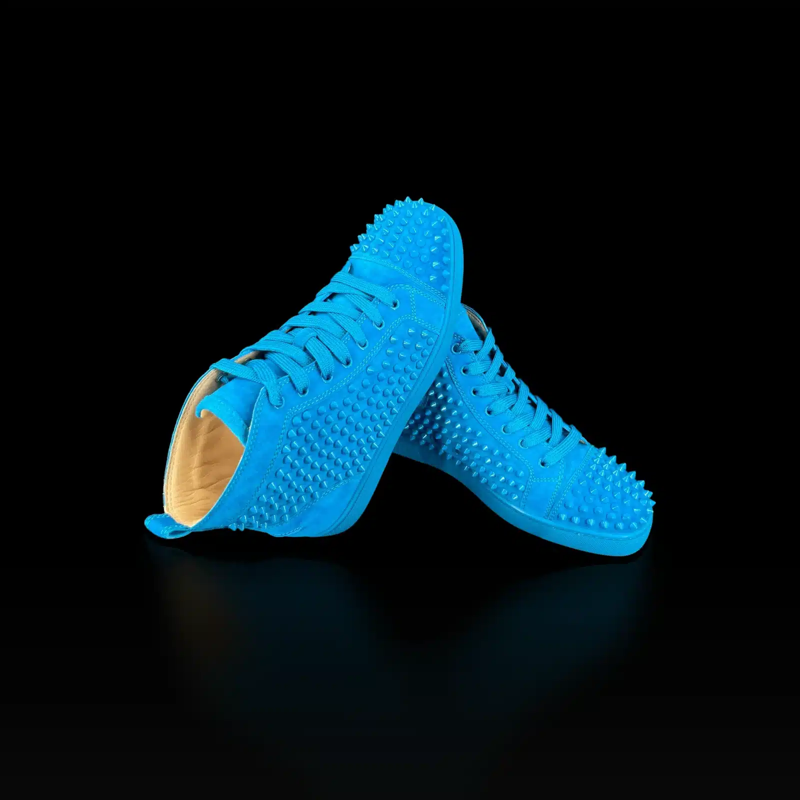 Sneakers Christian Louboutin Louis Spikes turquoise croisées, clous ton sur ton
