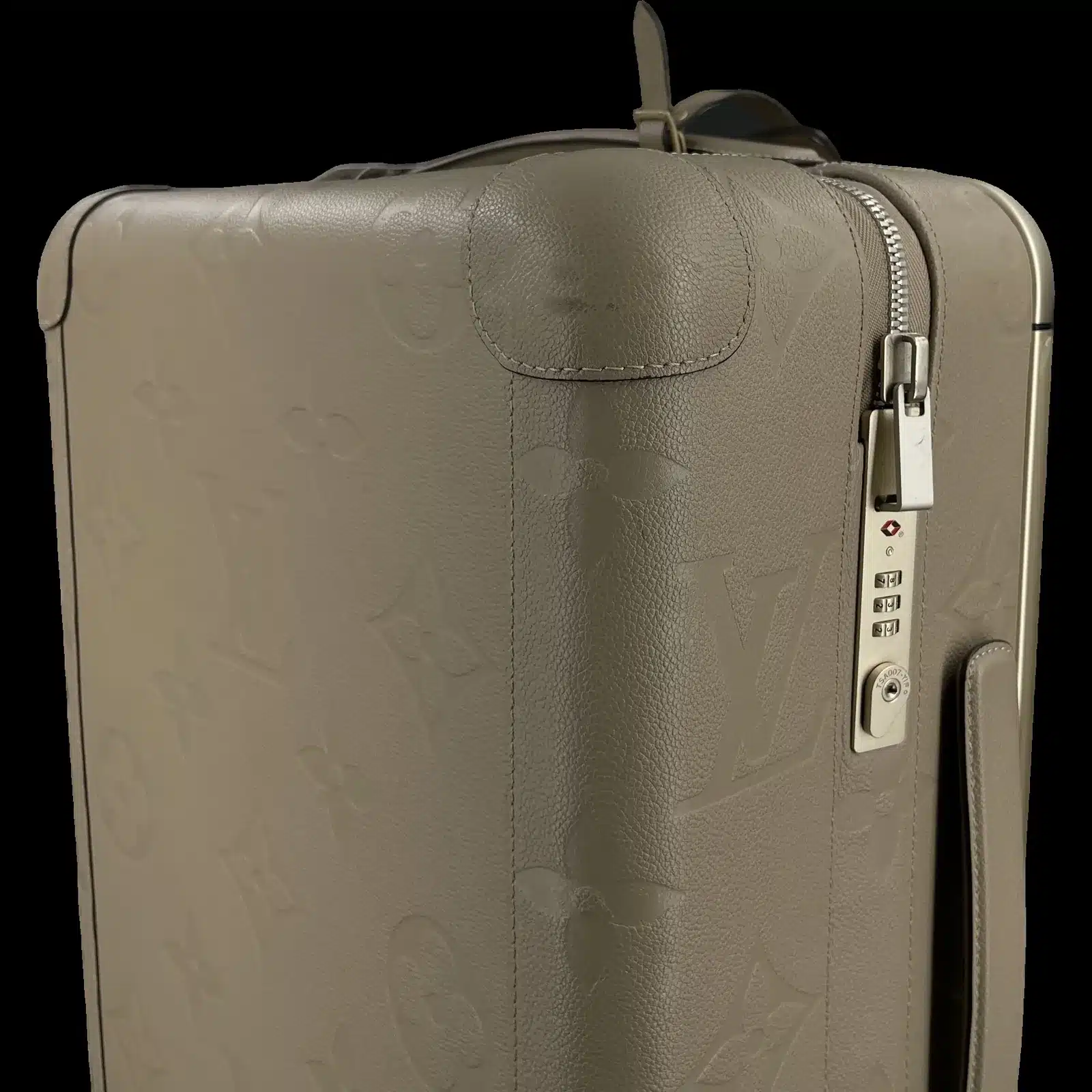 Coin en cuir de la valise Louis Vuitton Horizon 55 Monogram Empreinte, vue de près