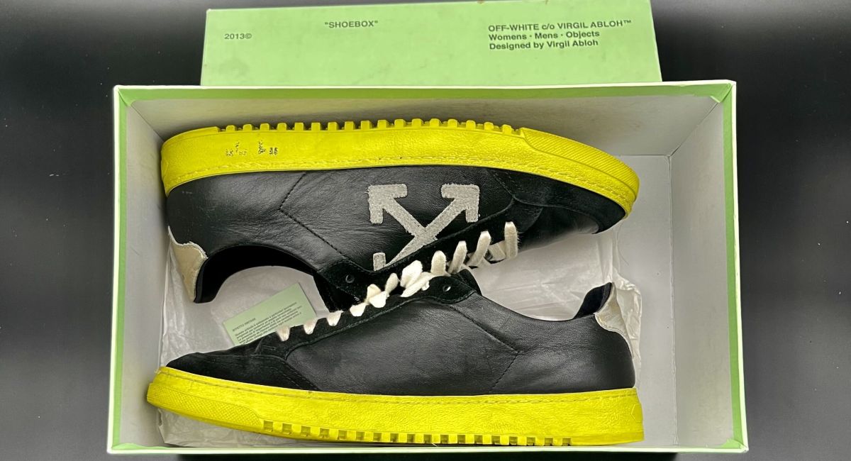 1032 Off White 40