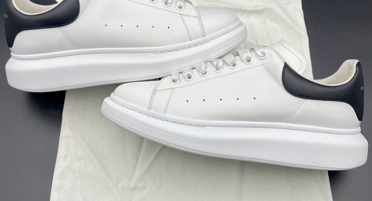 4372 Alexander Mcqueen 44