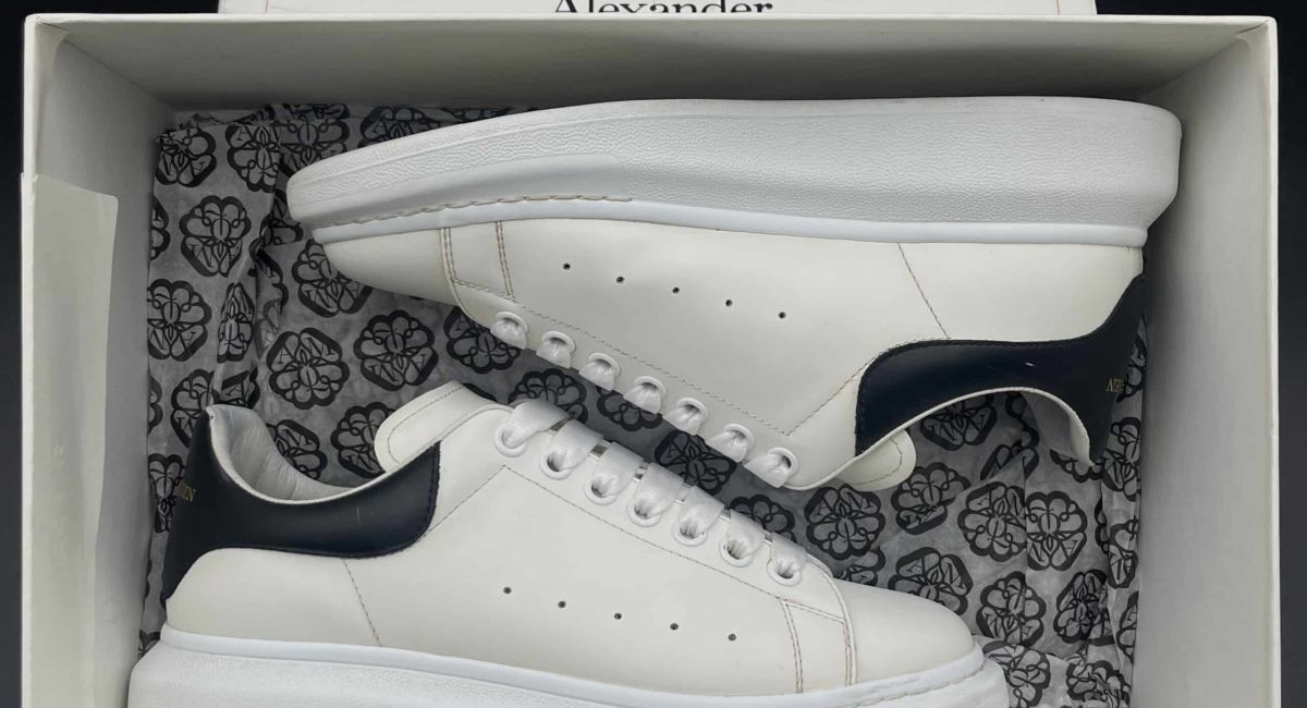Alexander Mcqueen oversize blanc/noir 41,5