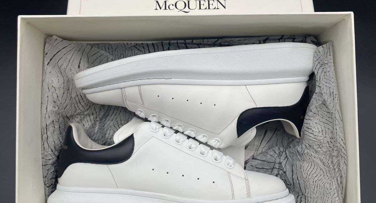 Alexander Mcqueen Oversize blanche/noire 41