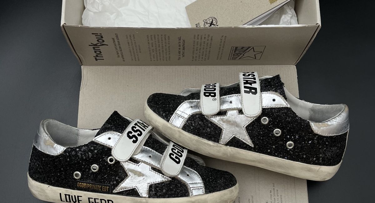 3149 Golden Goose 37